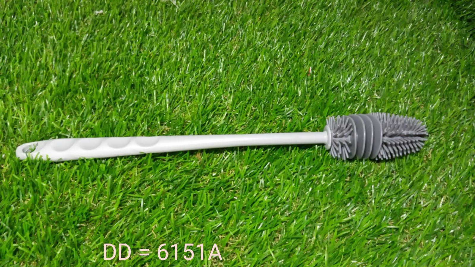 Cleaning brush for hard-to-reach bottle areas. Cleaning brush for hard-to-reach bottle areas.